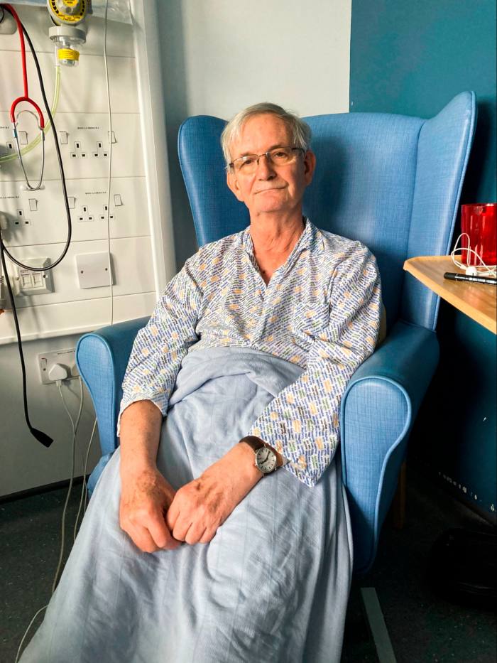 Călătoria mea de 20 de ani prin NHS un pacient de spital așezat pe un scaun