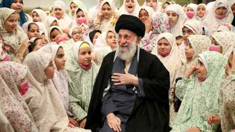 1678167032 214 Iranul reprima un ziar care a relatat despre cresterea pretului