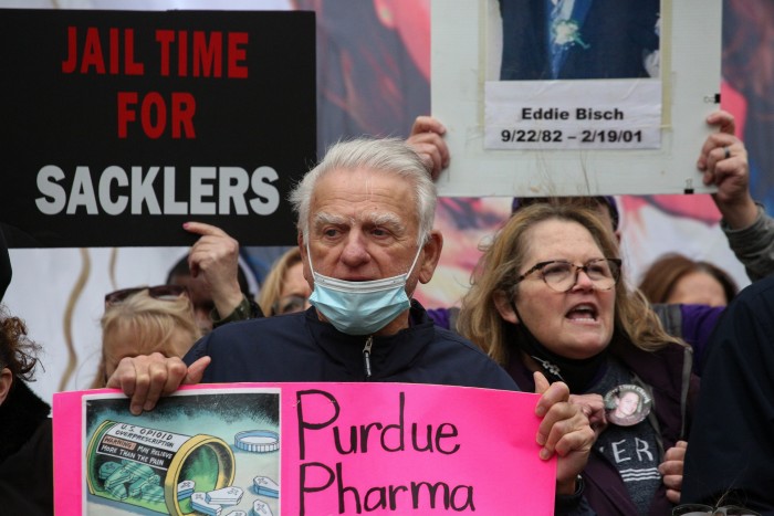 Un protest la Washington în 2021 a acuzat Purdue Pharma și familia Sackler pentru criza opioidelor din SUA