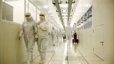 China elibereaza un investitor de top in domeniul cipurilor pentru
