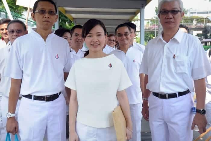 Tin Pei Ling (centru), membră a Partidului Acțiunea Populară din Singapore, în 2015