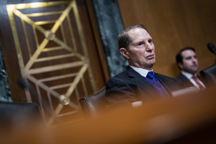 Senatorul Oregon Ron Wyden în Senat