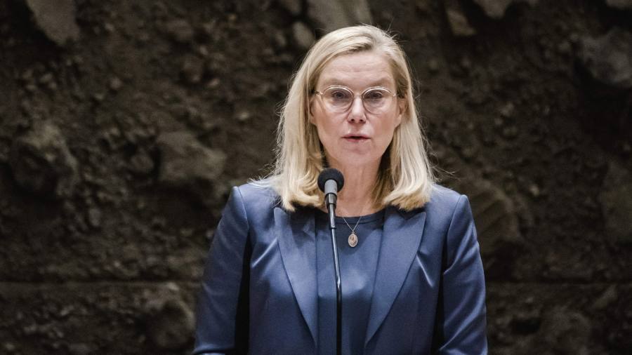 Ministrul olandez avertizează asupra scăderii sprijinului public pentru politicile climatice