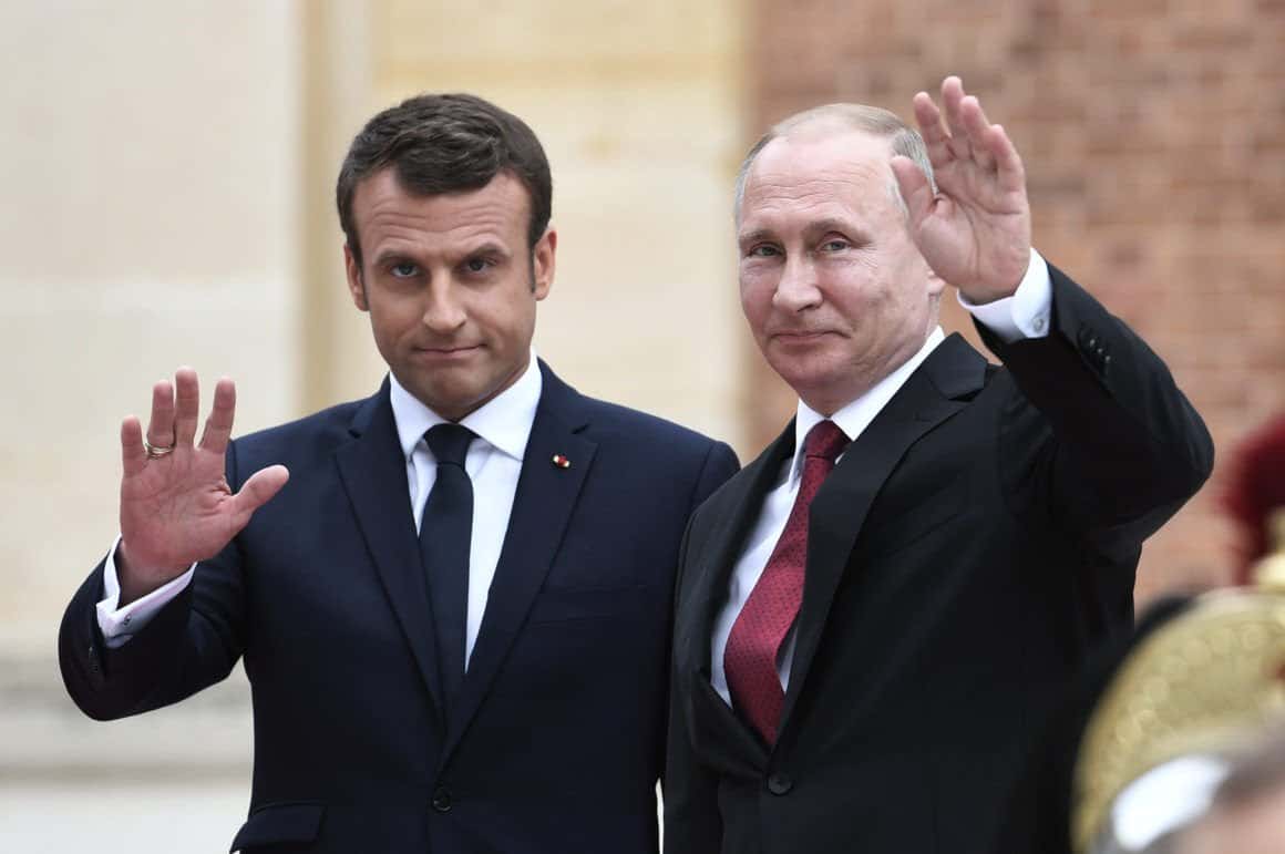 Conflictul din Ucraina a fost analizat de preşedintele președintele Rusiei Vladimir Putin, omologul său francez Emmanuel Macron și cancelarul german Angela Merkel