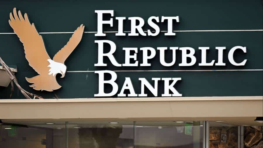 First Republic angajează Lazard pentru a explora opțiunile după ce prețul acțiunilor s-a prăbușit