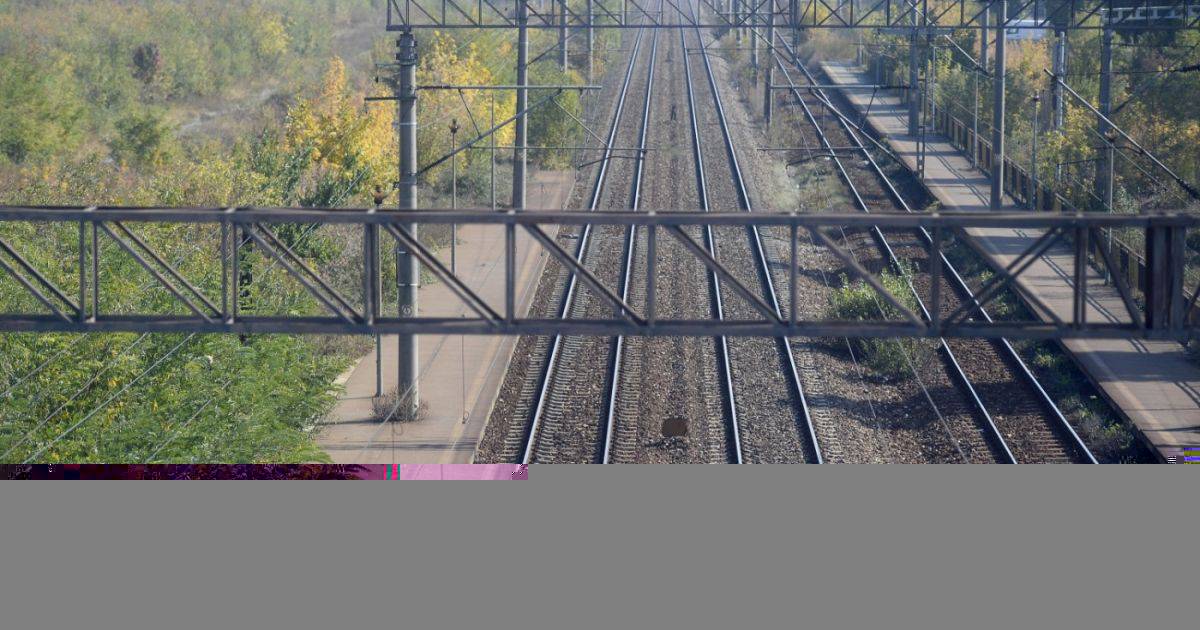 În reabilitarea liniei C.F. Frontieră – Curtici – Simeria, parte componentă a coridorului IV Pan European, lucrările avansează de la o zi la alta