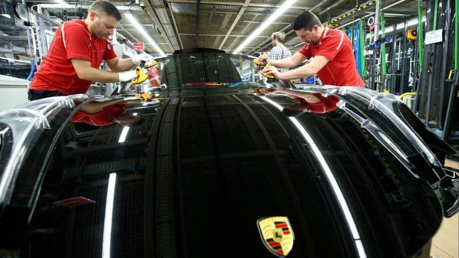 Porsche/Ferrari: marca de mașini sport nu poate depăși ciclul de piață