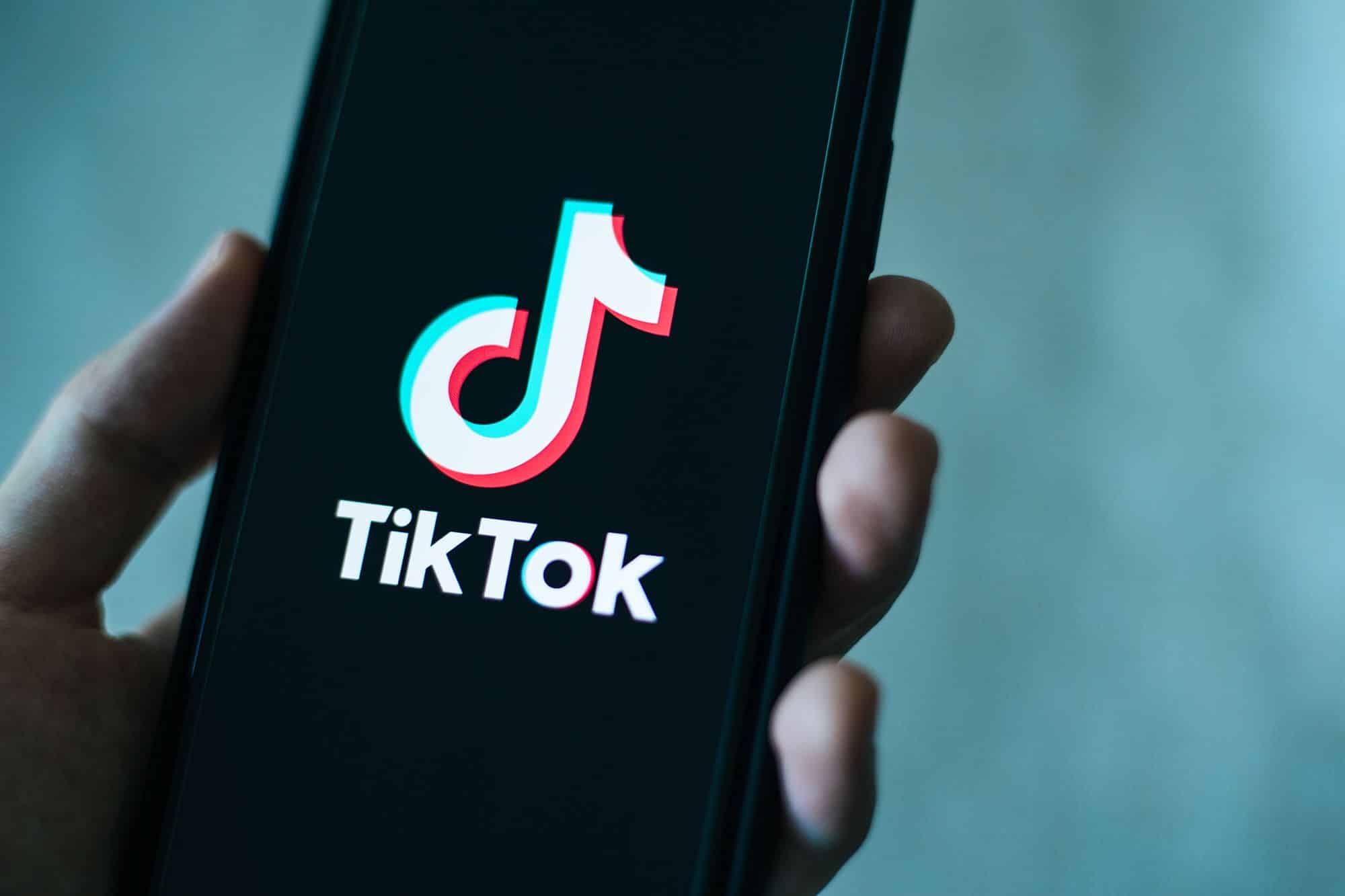 Politicienii disidenți se alătură tinerilor activiști pentru a se opune interdicțiilor TikTok