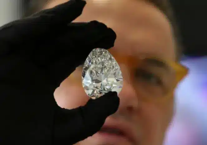 228.31 carat pear shaped gem White Diamond known as ‘The Rock debuts in Dubai