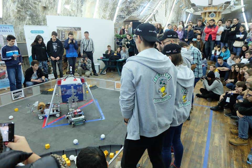 32 de echipe din programul BRD FIRST Tech Challenge Romania participă la meciurile demonstrative de robotică de la Timișoara