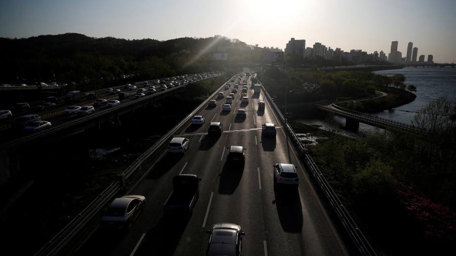 Producătorii de automobile și companiile îndeamnă UE să respecte interzicerea motoarelor cu ardere