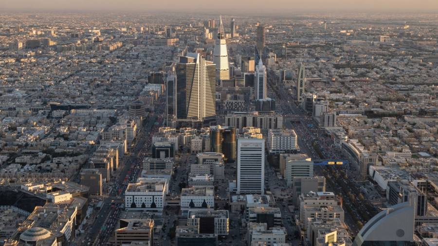 PIF al Arabiei Saudite dezvăluie investițiile în zeci de firme de buyout