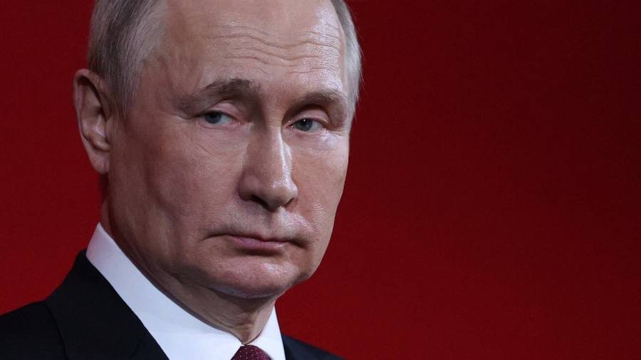 Procurorii elvețieni acuză patru bancheri că au ajutat la ascunderea milioanelor lui Putin