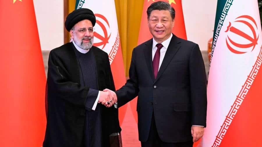 Xi Jinping promite să stimuleze comerțul cu Iranul și să contribuie la relansarea acordului nuclear