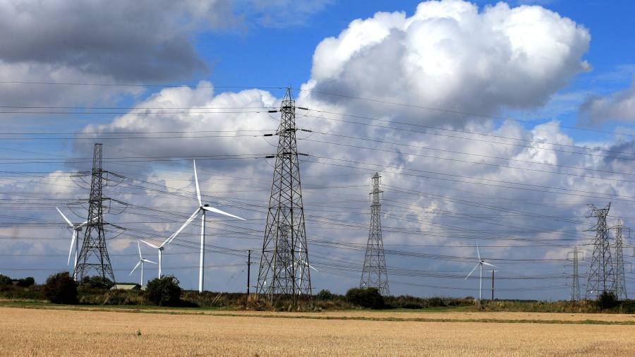SSE sporește investițiile de mai multe miliarde de lire sterline în energie curată