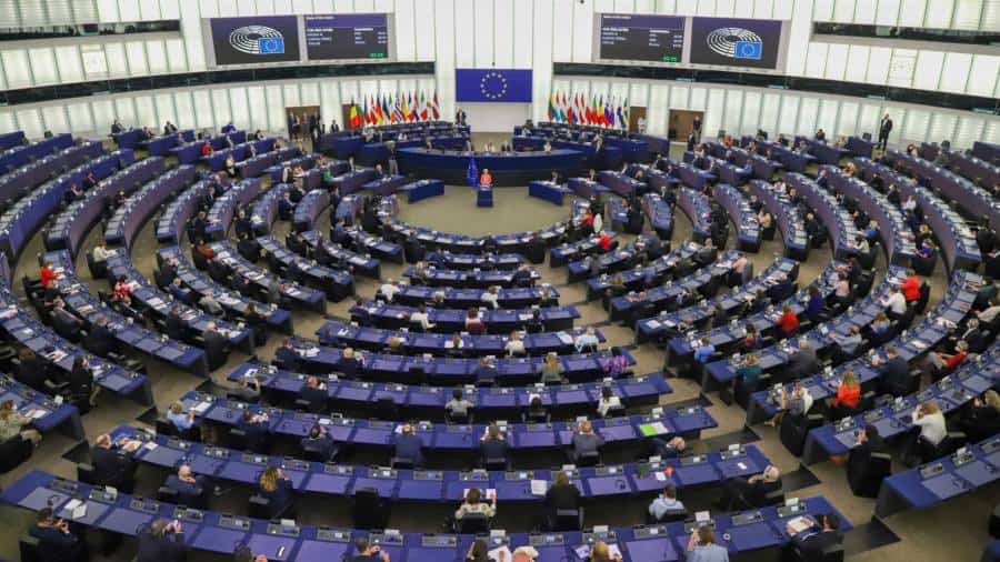 Ameninţarea amenzilor mari, planează asupra consultării lucrătorilor din UE