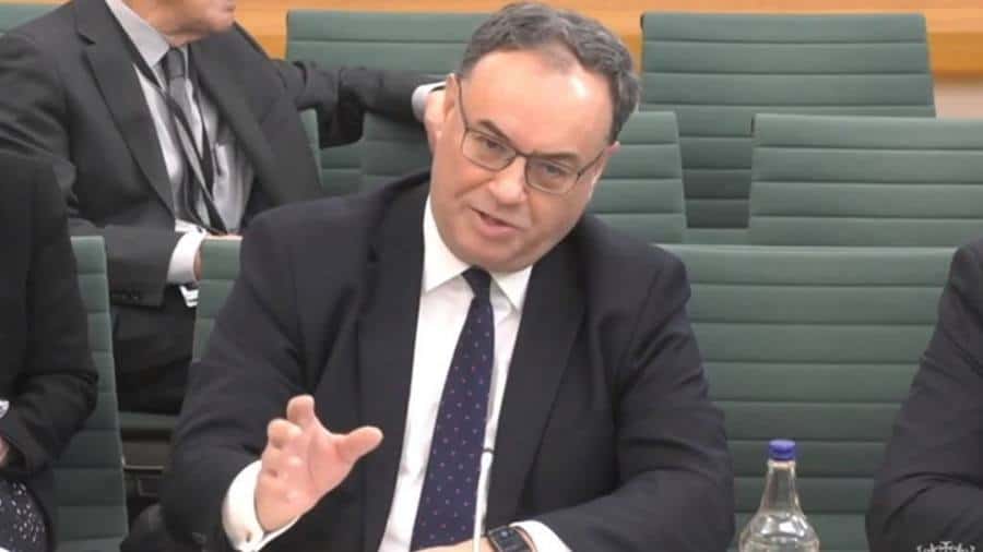 Acordurile de salarizare din sectorul public ar trebui să țină seama de scăderea inflației, spune Bank of England