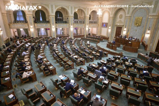 Senat:Proiectul ce aprobă OUG prin care secretarii Guvernului pot semna fi ordonatori, adoptat tacit