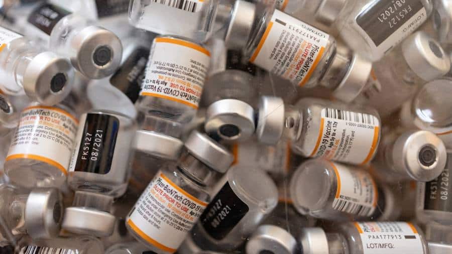 Ce a învățat UE din cumpărarea în panică a vaccinurilor Covid