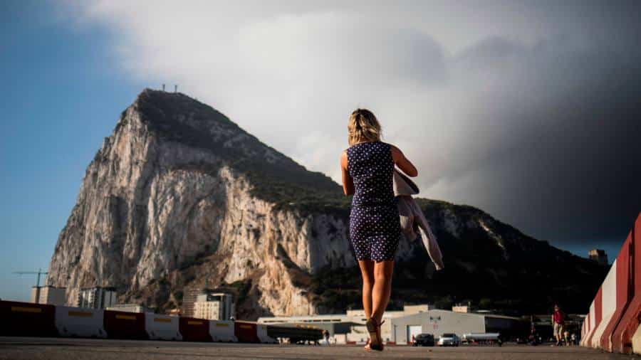 Conflictul verificării pașapoartelor dintre Regatul Unit și Spania lasă Gibraltarul în criză