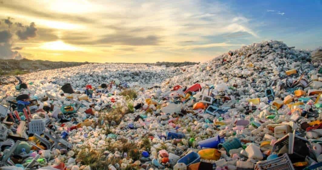 25.000 de tone de deşeuri de plastic produse în pandemie au ajuns în oceanele lumii