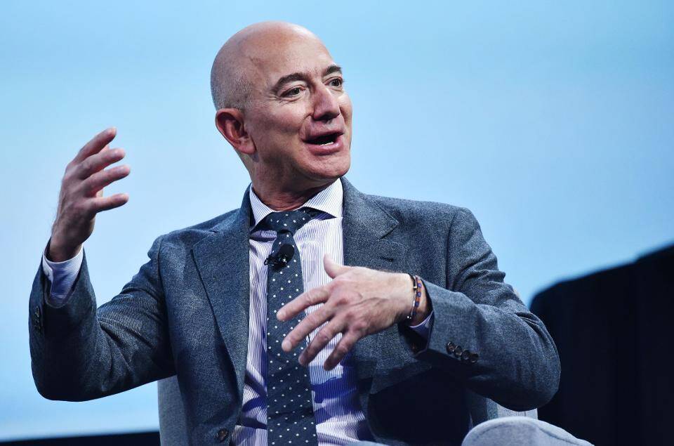 Jeff Bezos și Elon Musk, în topul listei de miliardari ai Forbes
