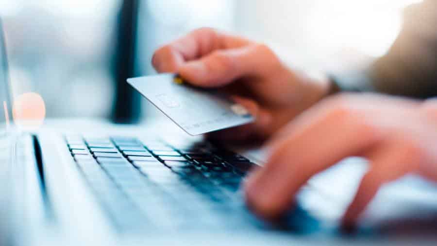 Aproape 40% dintre britanicii cu vârste cuprinse între 35 și 44 de ani se împrumută pentru a se descurca