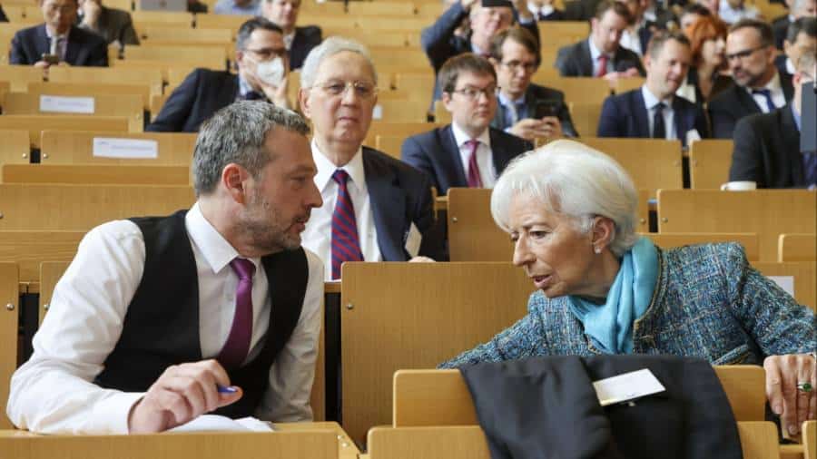 BCE va continua să majoreze ratele dobânzilor dacă nu se încetinește creșterea salariilor