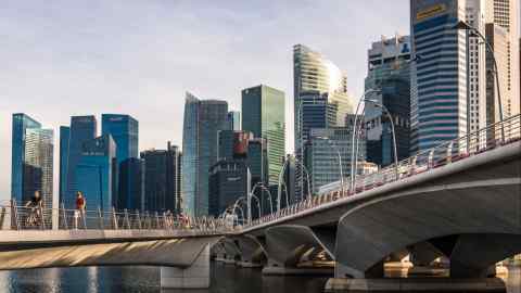 Băncile din Singapore înregistrează profituri record, dar mega-bogații sunt reticenți la investiții
