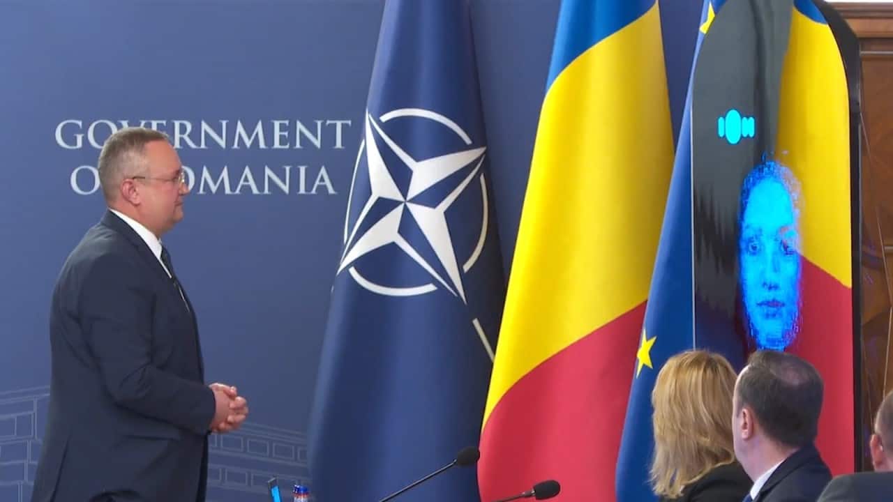 Dialogul dintre premierul Nicolae Ciucă și robotul ION, regizat