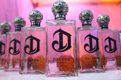 Compania de bauturi detinuta de Diddy da in judecata Diageo