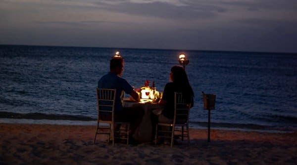 Cum alegi  un vin potrivit pentru o cină romantică