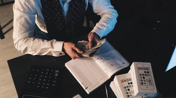 Ce îți poate ajuta mai bine firma, un contabil primar sau un expert contabil?