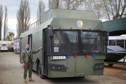 Donatorii romani finanteaza vehicule blindate personalizate pentru Ucraina