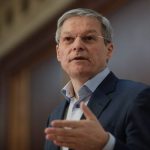 Europarlamentarul roman Ciolos invita CE sa explice planul de combatere