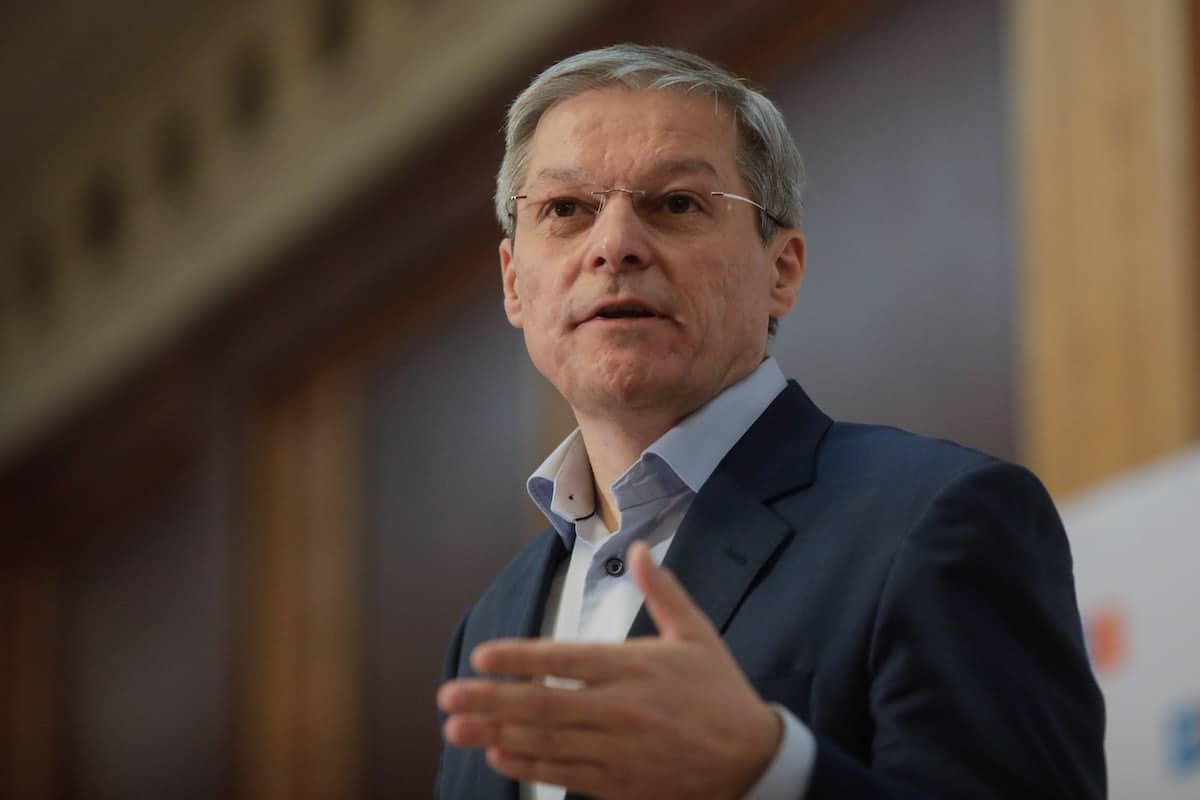 Europarlamentarul roman Ciolos invita CE sa explice planul de combatere