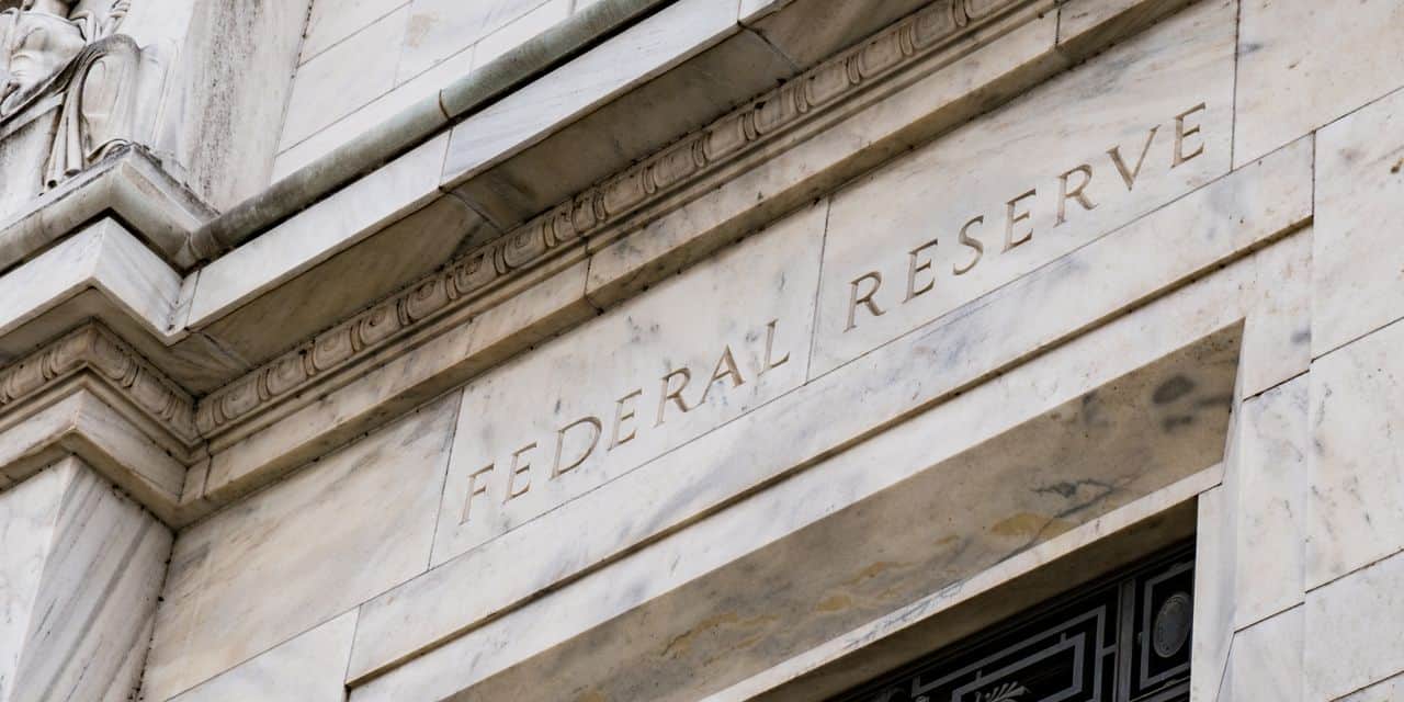 Fed anunță un nou program de împrumut de urgență pentru bănci, pentru a diminua riscul de contagiune al SVB