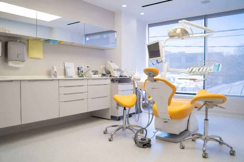 Cele mai comune cauze care determină extracții dentare