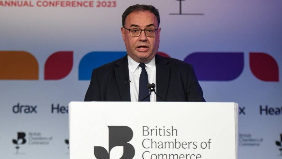 Guvernatorul Băncii Angliei admite că economia britanică suferă din cauza spiralei prețurilor salariale
