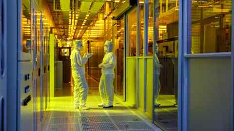 Guvernul britanic dezvăluie mult-așteptata strategie de 1 miliard de lire sterline pentru semiconductori