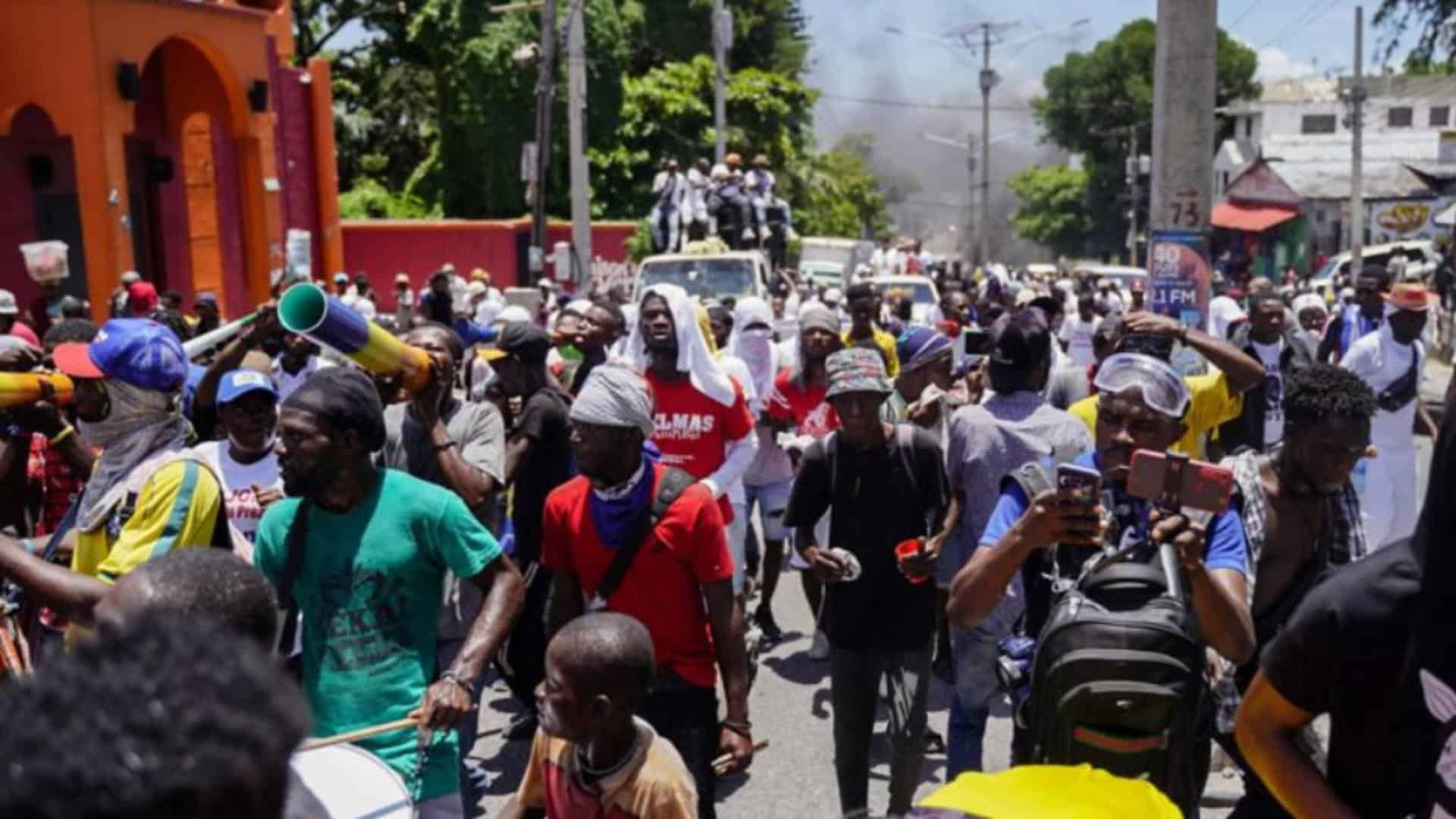 În Republica Haiti ordinea publică a fost sabotată de protestatarii care cer demisia premierului haitian Ariel Henry