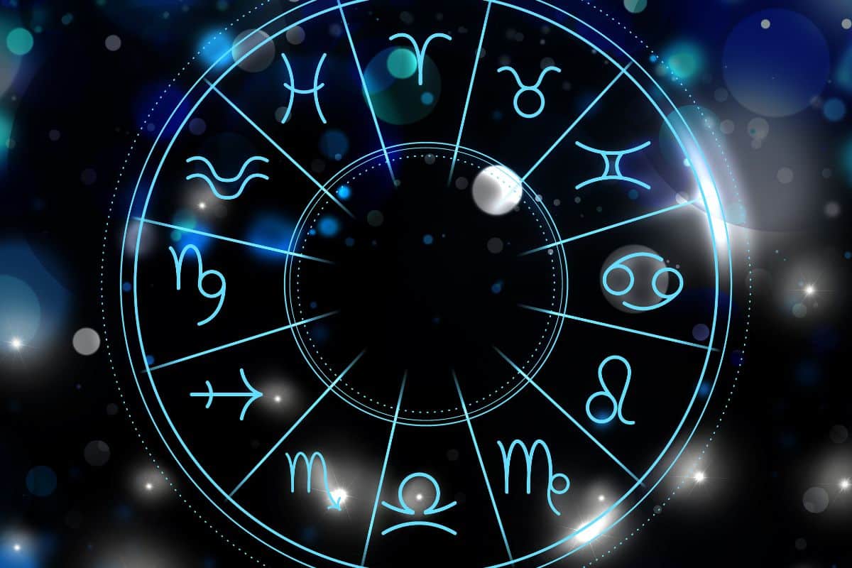 Horoscop 12 august. Gemenii se implică într-o afacere, iar Fecioarele pierd bani