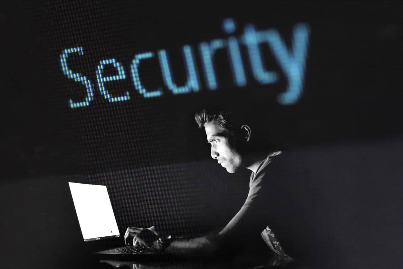 Despre ISO/IEC 27001 și ISO/IEC 27002. Care este rolul acestor standarde în contextul managementului securității informației.