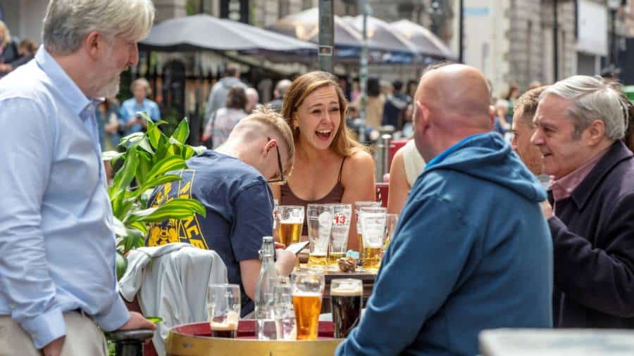 Irlanda va eticheta băuturile alcoolice cu avertismente detaliate privind sănătatea