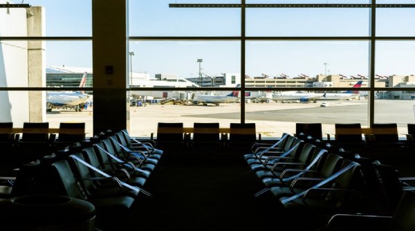 Care sunt regulile şi ofertele pentru o călătorie cu avionul?