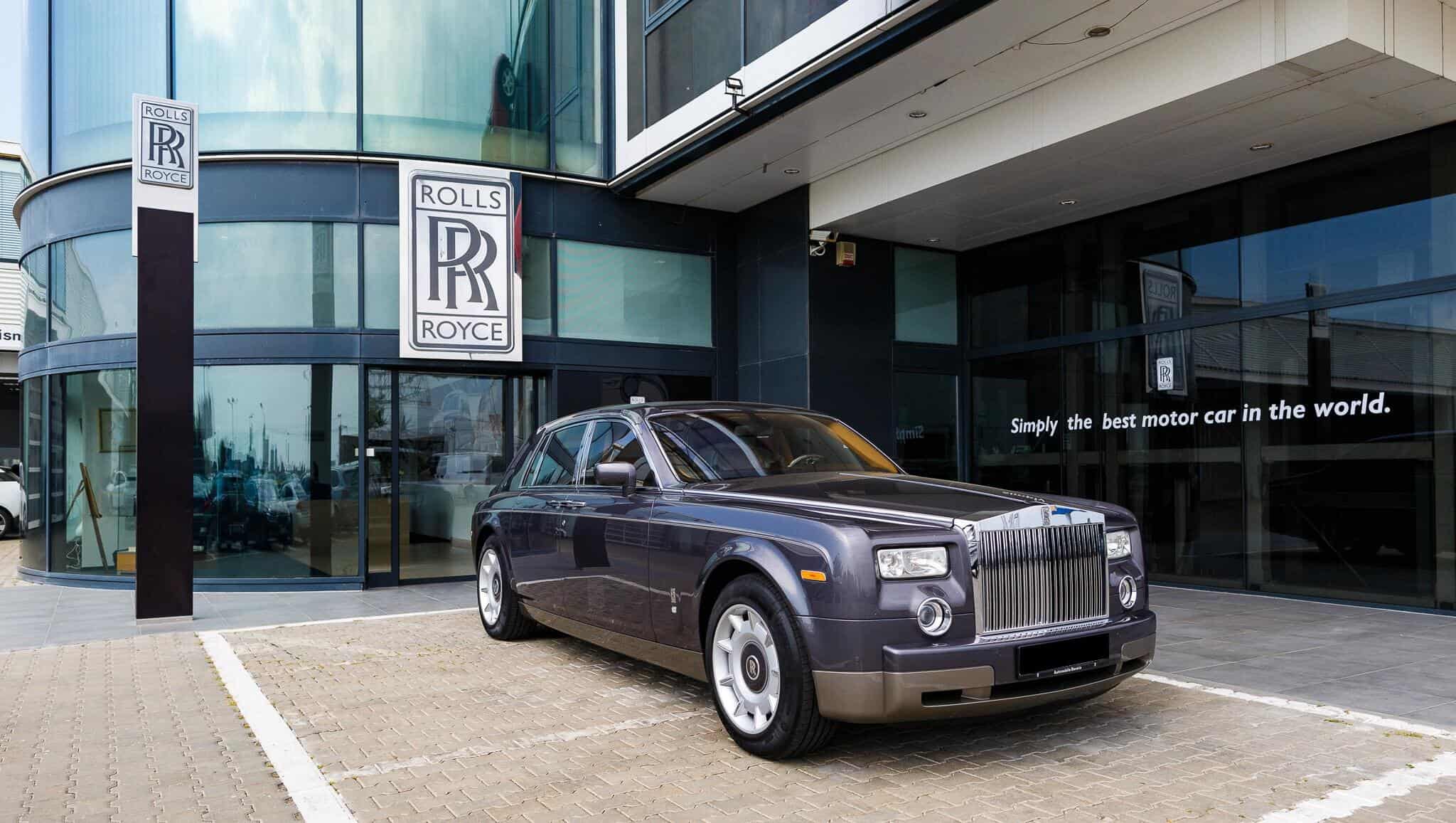 Rolls-Royce raportează pierderi record pe măsură ce călătoriile se reduc