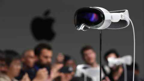 Mainile pe Vision Pro de la Apple aducerea la viata