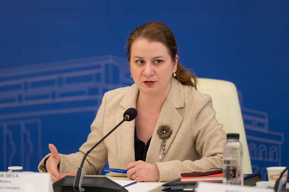 Ministerul Educației: Profesorii cercetați pentru abuz fizic sau verbal vor avea interzis să predea