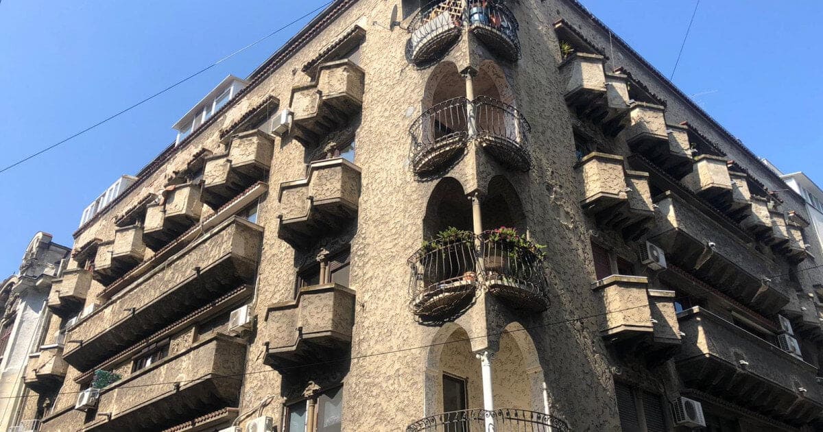 O clădire unicat din București te face să te simți în Barcelona