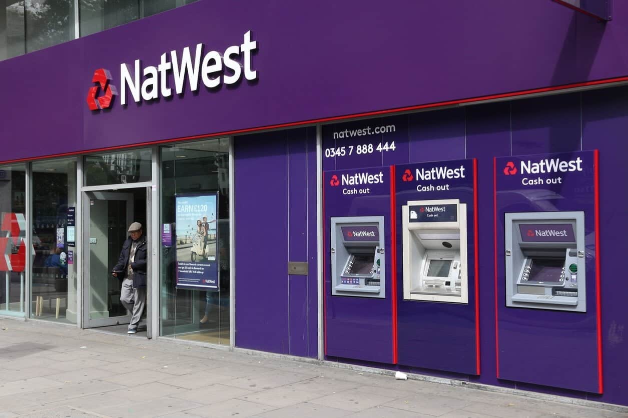 Natwest a tăiat 550 de locuri de muncă în sucursale și a închis un birou